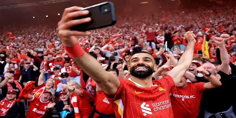 Hình ảnh selfie này được nhiều nền tảng đồng loạt chia sẻ